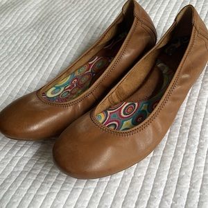 Born- brown leather upper ballet flats- like new!